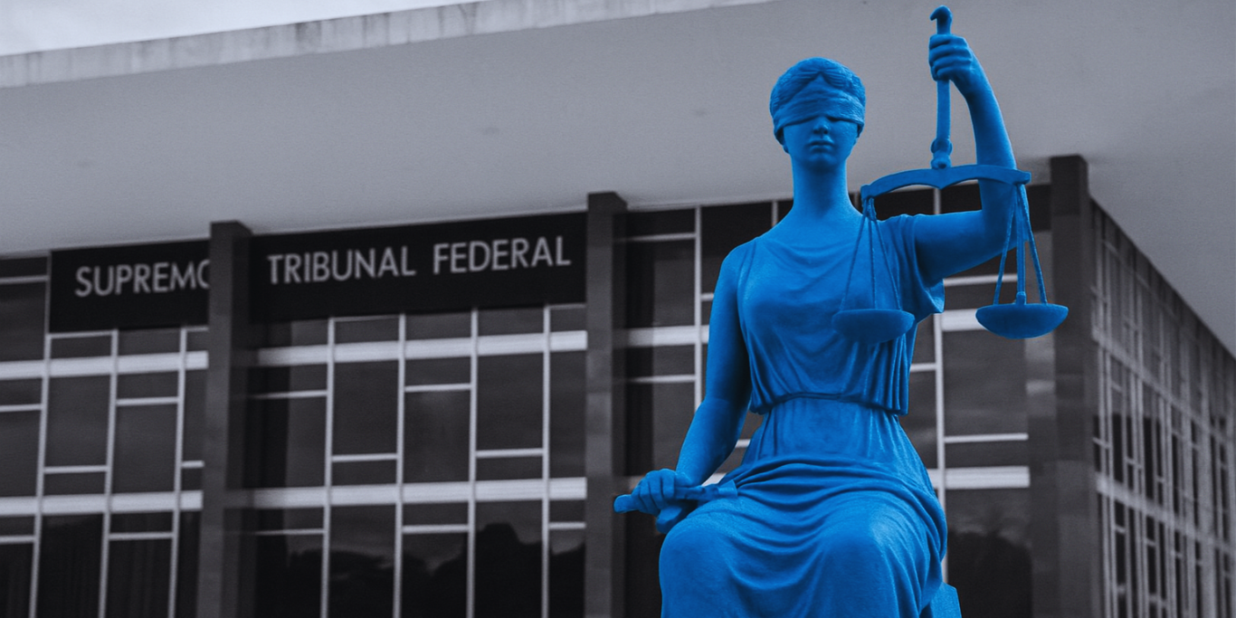 Fachada do Supremo Tribunal Federal (STF) com a estátua da Justiça em destaque, imagem em preto e branco com tons de azul, representando a decisão do STF sobre a tomada de bens sem ordem judicial.